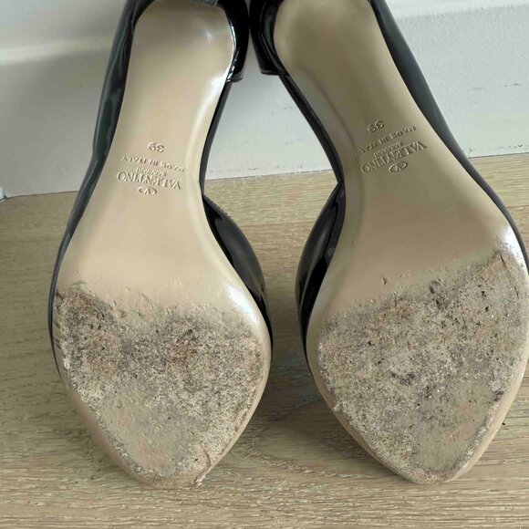 Valentino Garavani Black Patent Platform Peep Toe Bow Pumps - Picture 2 of 8